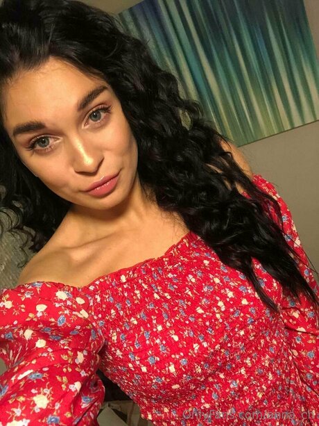 Mavissss model hot img