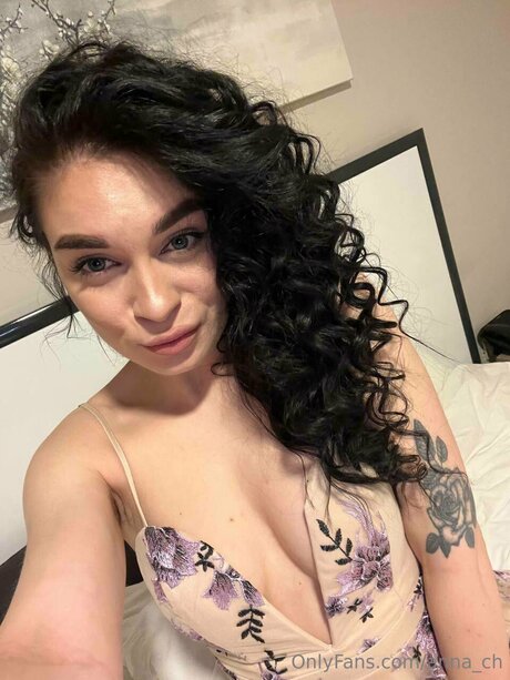 Mavissss star pornographic picture