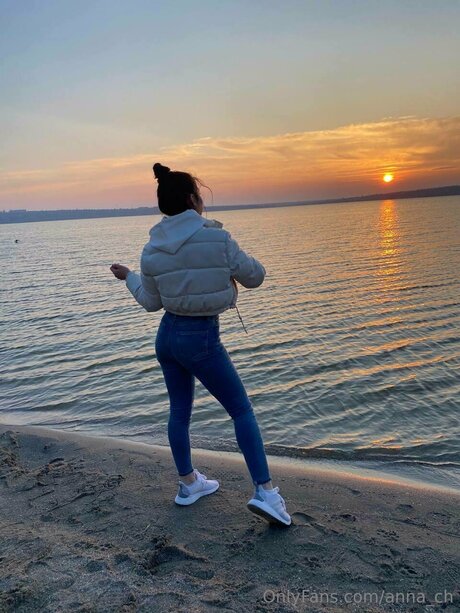 Mavissss model hot archive