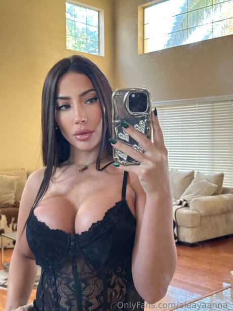 Aleayaanna sexy pornstar gallery