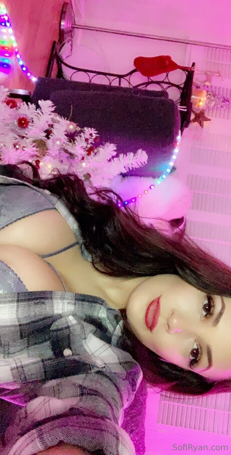 Sofiryan adult model img