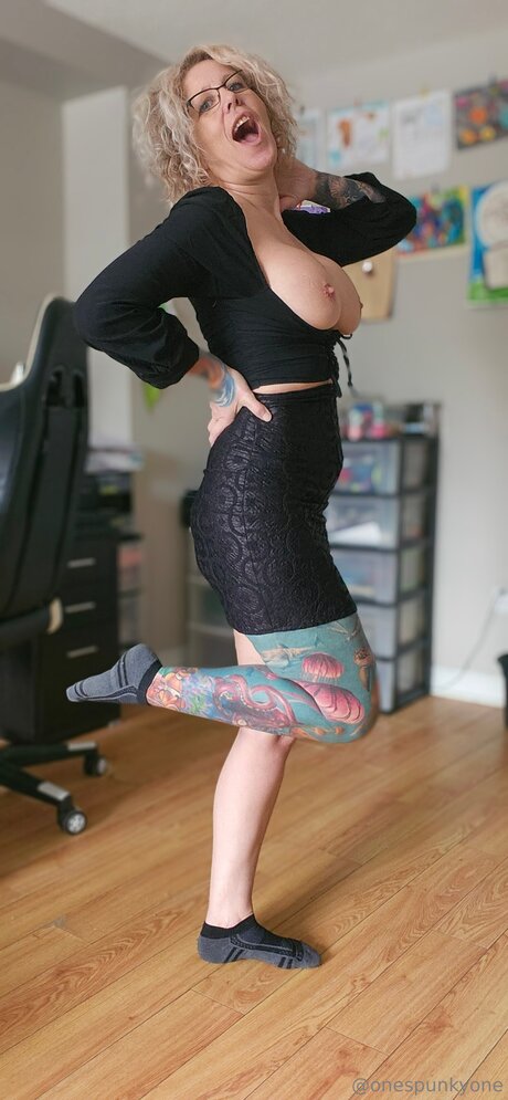 Onespunkyone pornstar free pictures