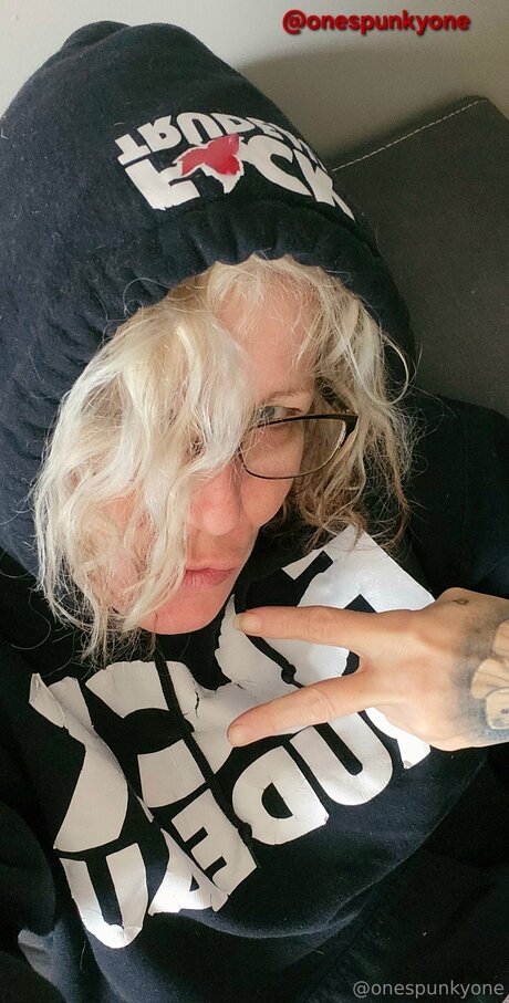 Onespunkyone model porn pic