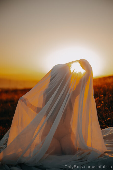 Sinfullsia hot model pictures