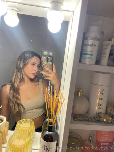 Sydneydyerx pornstar free image