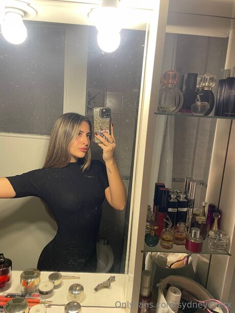 Sydneydyerx free actress pic