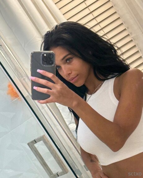 Sydneychasexo nude star pictures