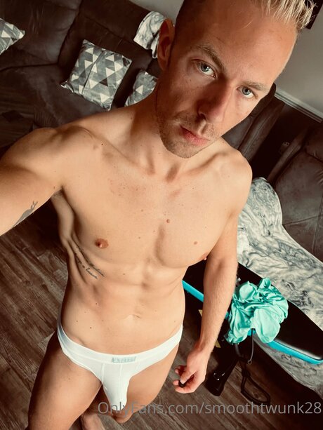 Hungblondebrit naked pornstar photo