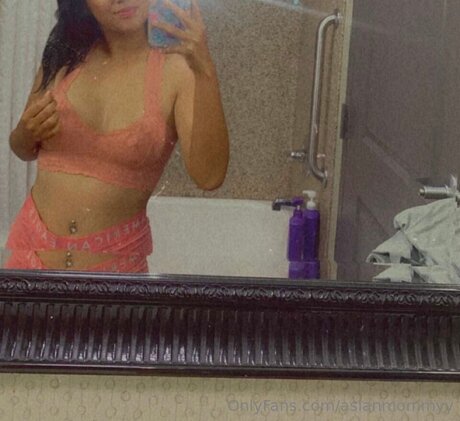Asianmommyy model adult image