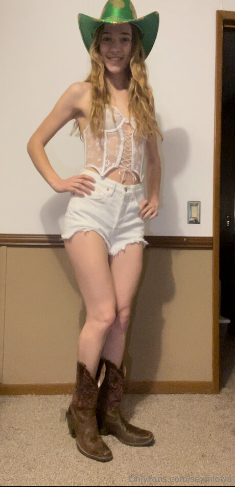 Sexiniowa pornstar hot gallery