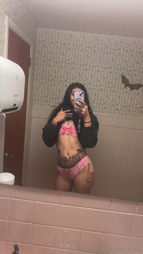 Wed Luvvy high quality pornstar photo