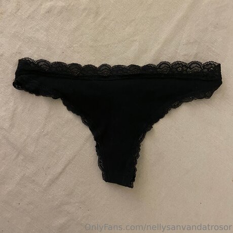 Nellysanvandatrosor beautiful model photo