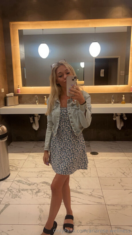 Ariarose Wellness pornstar high quality gallery