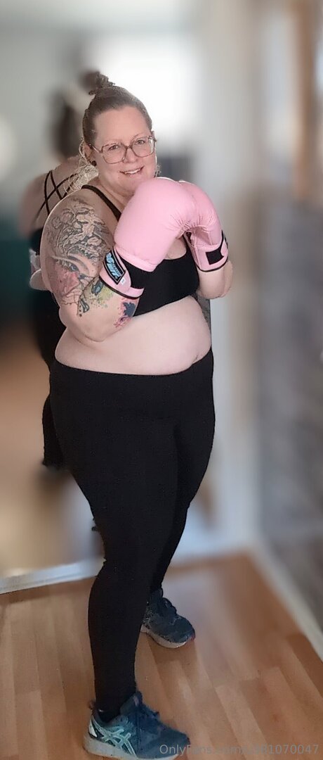 U381070047 sexy actress photo