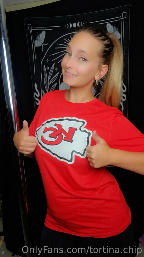 Titsmetina hot star photos