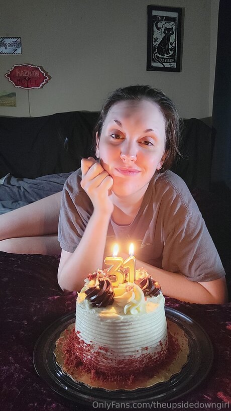 Theupsidedowngirl porn actress photos