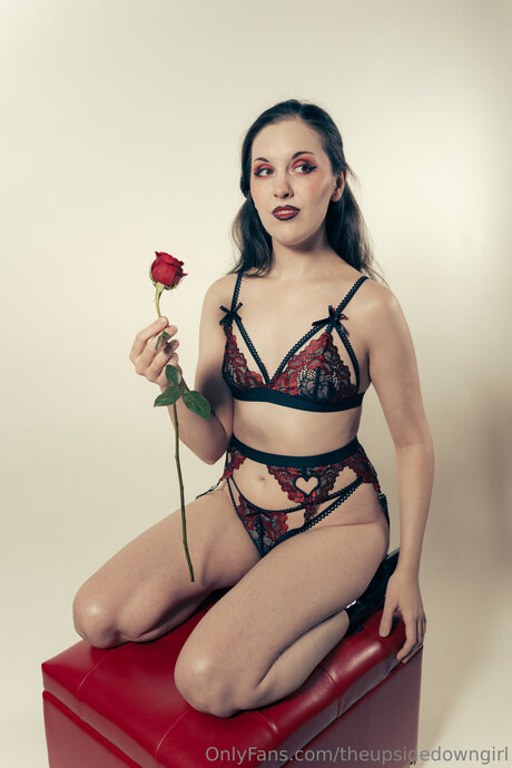 Theupsidedowngirl star pornographic pictures