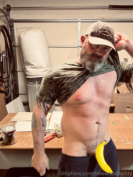 Freewooddaddy porn model picture