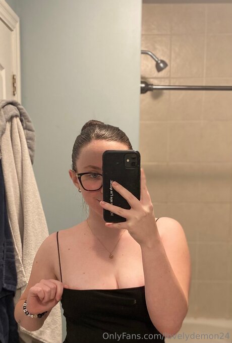 Lovelydemon24 free model images