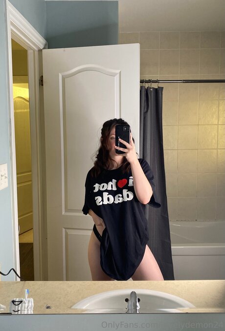 Lovelydemon24 nude pornstar pictures