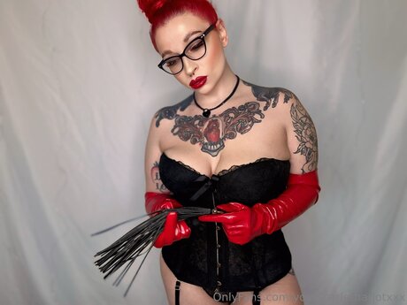 Yourscarletharlotxxx top model pictures