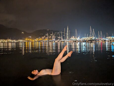 Youlovelucy star beautiful pics