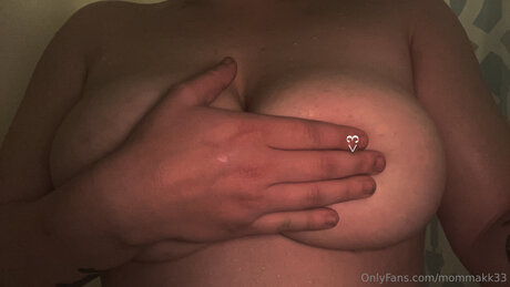 Mommakk33 sexy pornstar picture