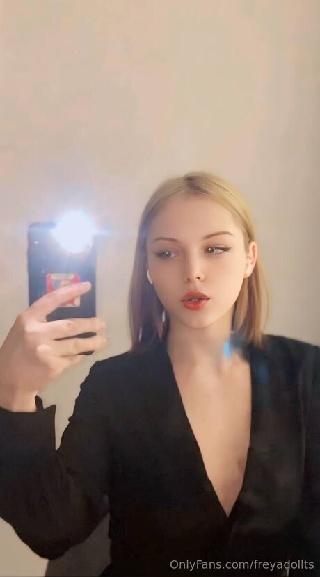 Freyadollts perfect actress photo