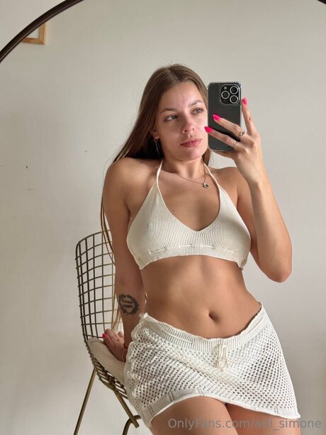 Arii Simone model naked image