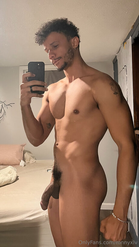 Ronnyxlv star hot photo