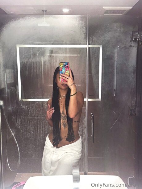 Arahi sexy actress gallery