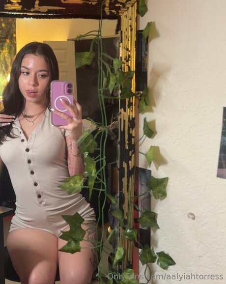 Aalyiahtorress star exclusive picture