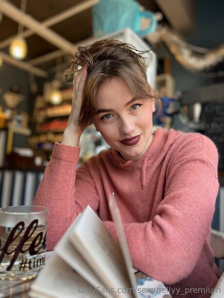 Sexybellyy Premium model nice photos