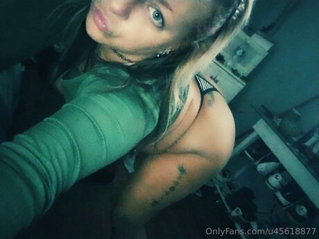 U45618877 naked pornstar archive