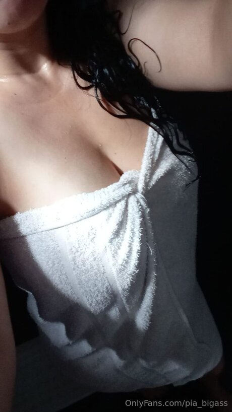 Pia Bigass high quality model photo