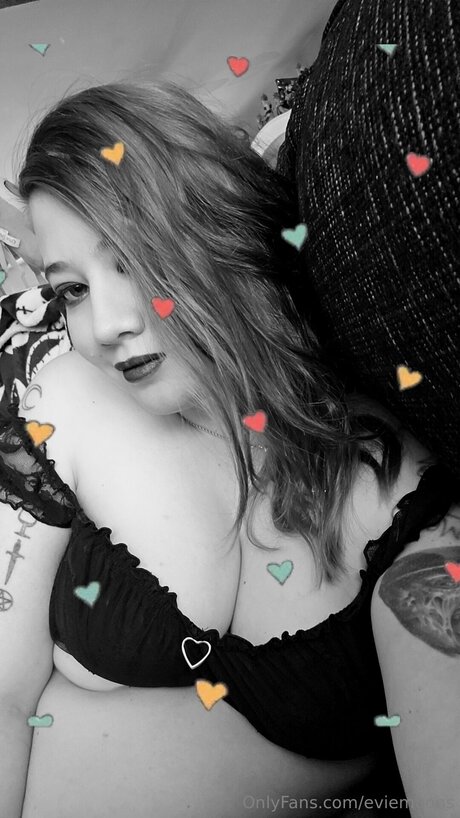 Eviemoons star sex photos