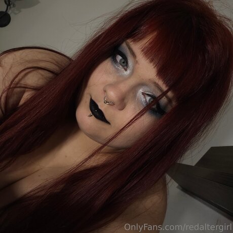 Redaltergirl top model pic