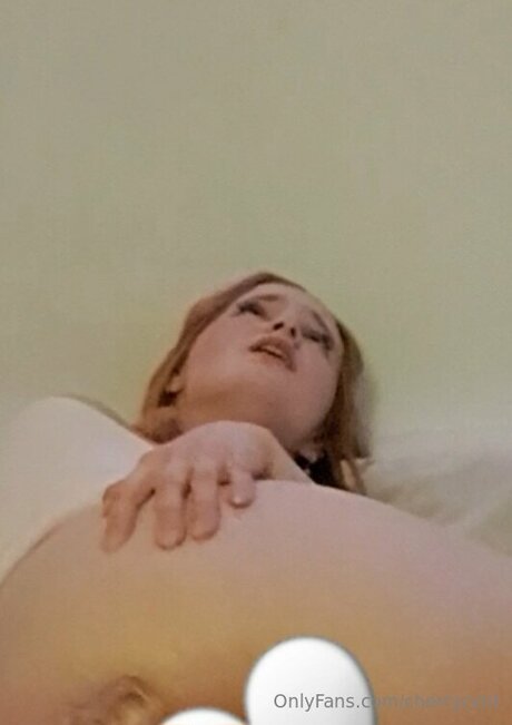 Cherrycvnt model pornographic photos