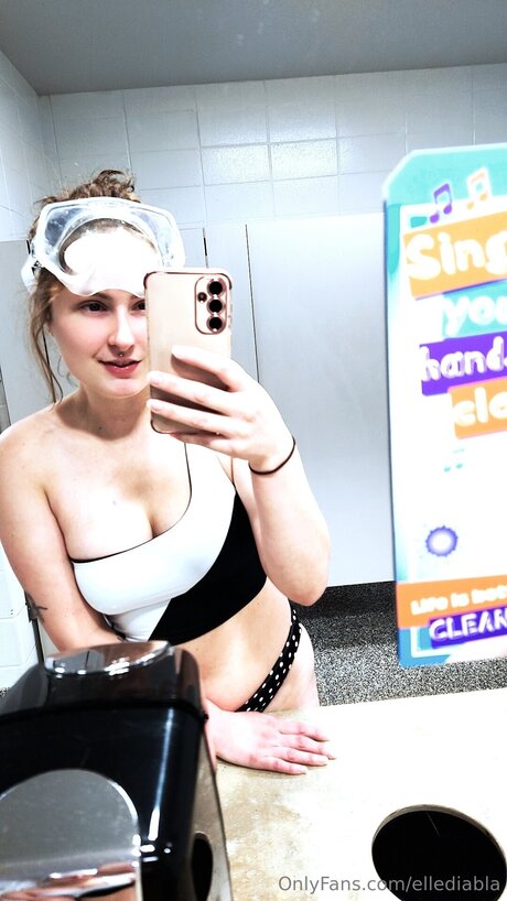 Ellediabla nude model pics