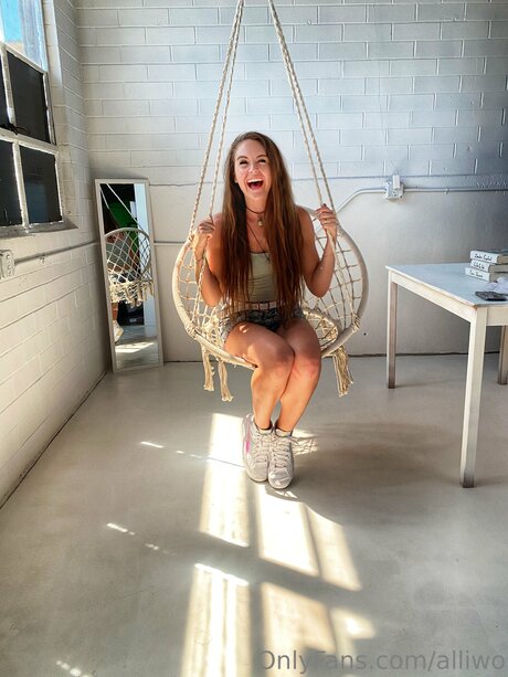 Alliwo pornstar pics