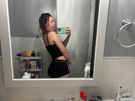 Kaybradley420 adult model images