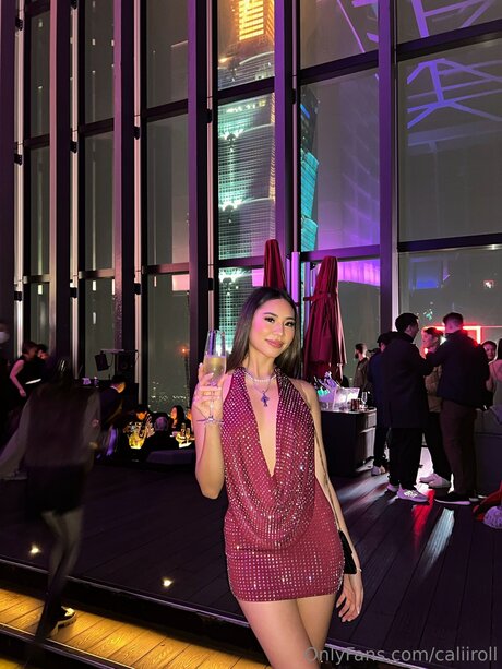 Caliiroll star adult picture