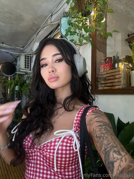 Carrotscake exclusive model img