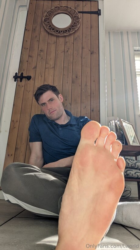 Tworld free model photos