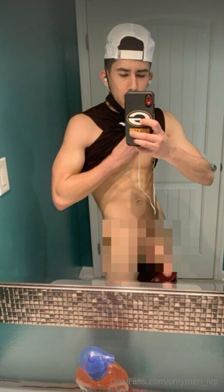 Onlymen Ivp model naked galleries