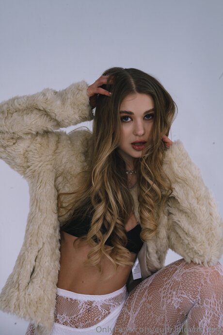 Cute Blonde Evy nudes star images