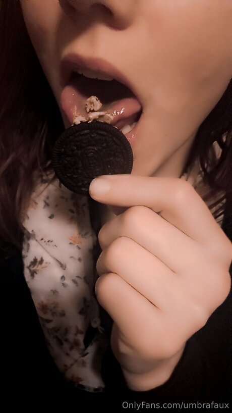 Umbrafaux model erotic pic