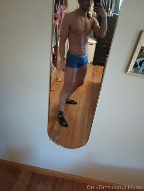 Illdylan nudes star pics