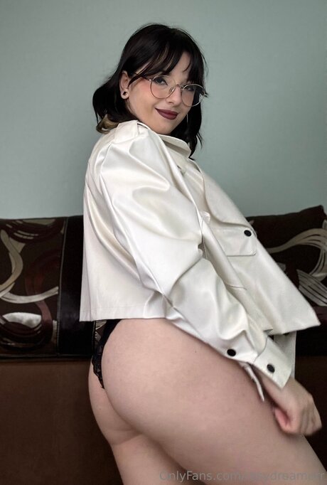 Rosydreamerr model sexy pics