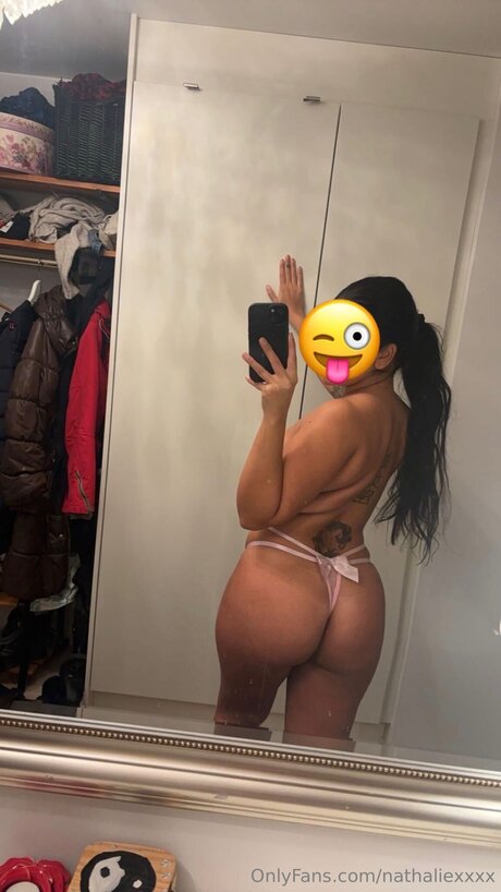 Nathalies naked model image